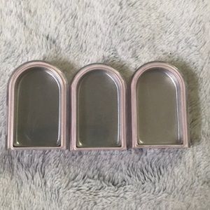3 eyeshadow containers